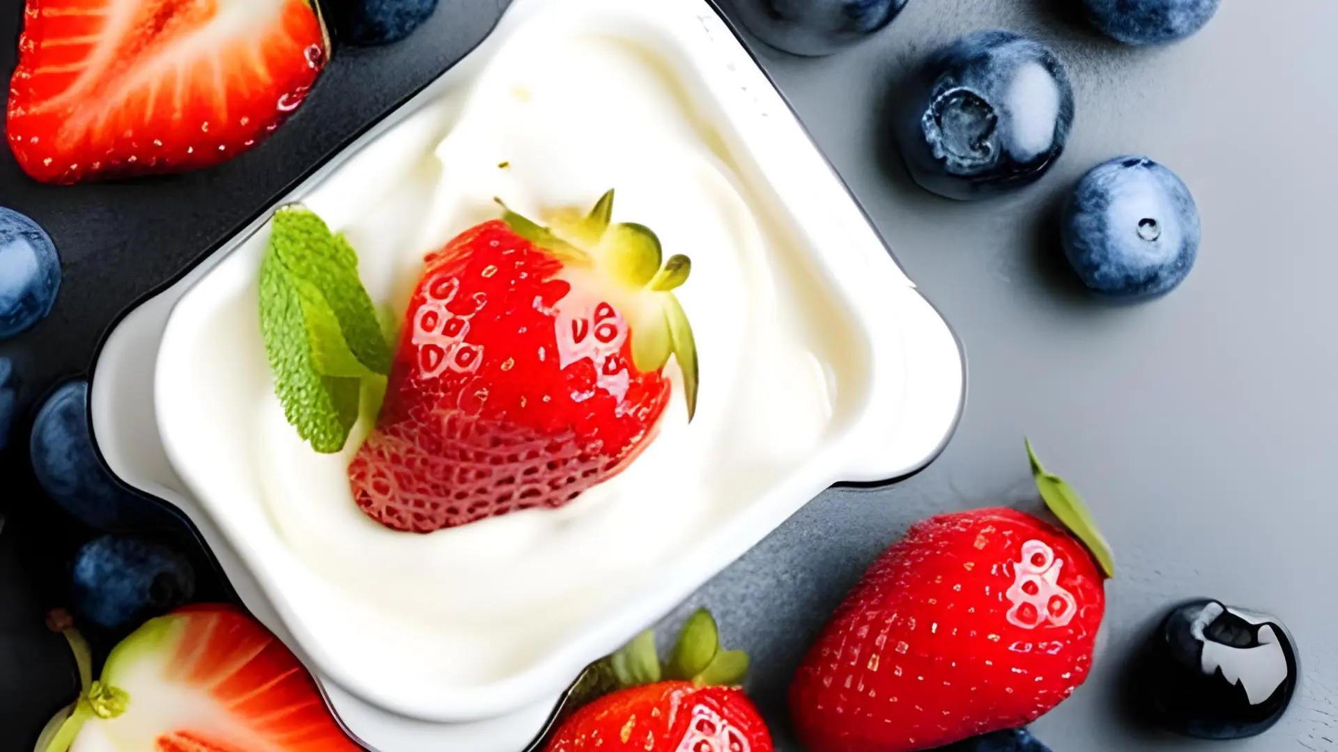 Greek yoghurt with berries and nuts